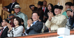 이 대통령, 몽골 전통축제 '나담' 관람…후렐수흐 대통령 "李 참석 감사"