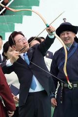 이 대통령, 몽골 전통축제 '나담'서 활쏘기 체험…순방 일정 마무리(종합2보)