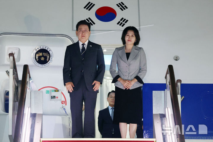 이 대통령, 서울공항 도착…3박5일 나토·몽골 순방 마무리