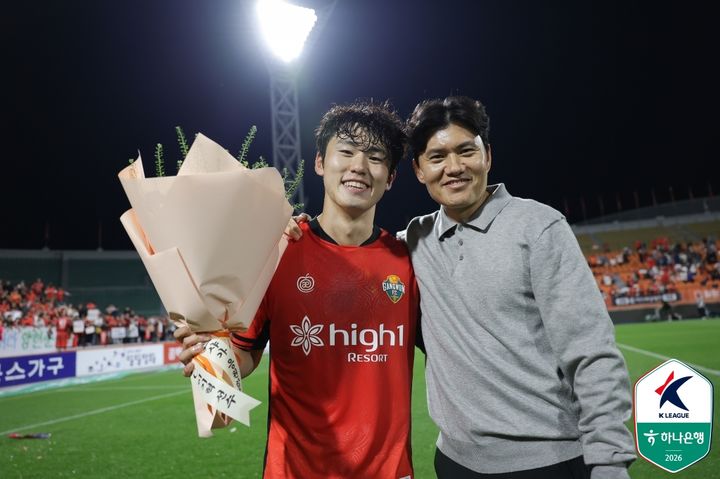 [오늘의 뉴스종합] 강원FC 정경호 감독의 이기혁 극찬, KLPGA 고지우의 와이어 투 와이어 우승, MLB 송성문의 맹활약, 독일 축구대표팀의 클롭 감독 선임 임박