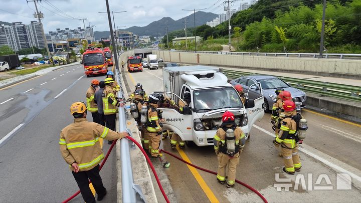 광주 효천 2지하차도서 1t 화물차 불…인명피해 없어