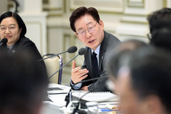 이 대통령 "도약할지 몰락할지, 엄청난 책임 느껴…정치권 '더 잘하기' 경쟁해야"