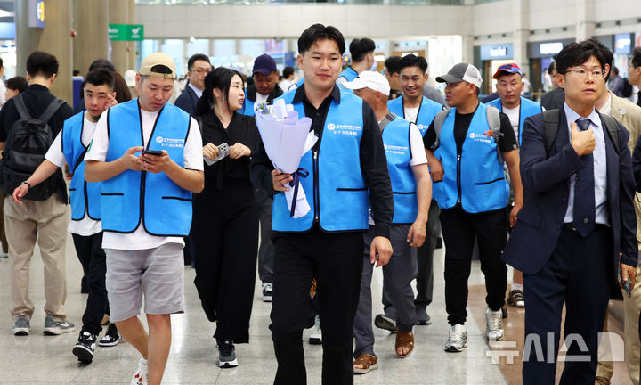 도축장에 외국인 전문인력 첫 투입… 몽골 국적 기술자들 韓 입국 [뉴시스Pic]