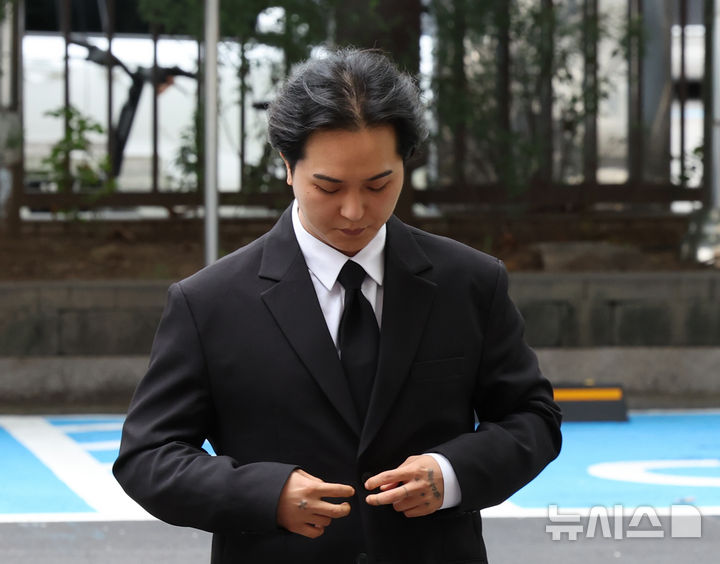 검찰, '송민호 부실복무' 관리책임자 징역 1년 구형