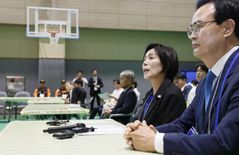 충주시장 선거 재검표 참관하는 최민희 의원