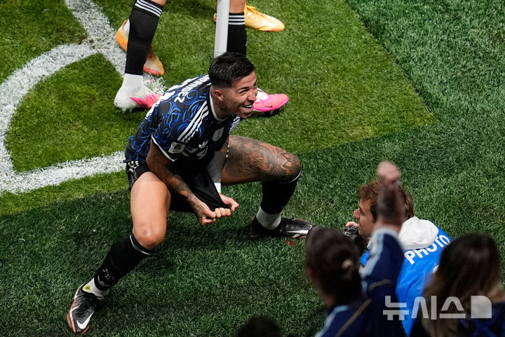 동점 골, 환호하는 페르난데스