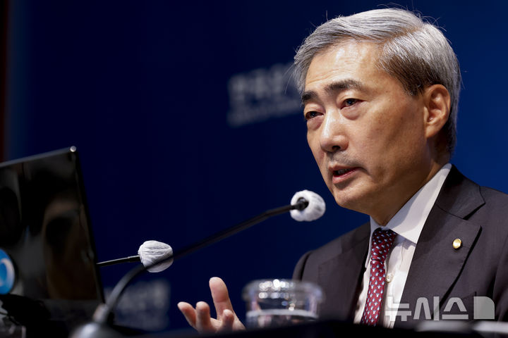 기준금리 2연속 인상이냐 동결이냐……한은, 오늘 금통위