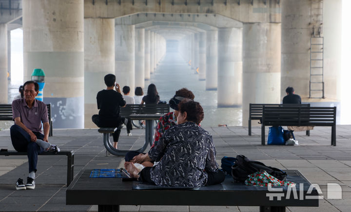 '제헌절' 전국 곳곳 비…낮 최고 32도·열대야