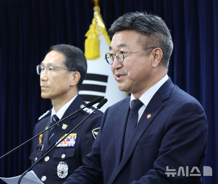 윤호중 "경찰 내부 비리 척결… 근본 바로 잡을 것" [뉴시스Pic]