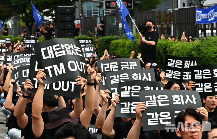 "현금 대신 주식?" "성과급 따로?"…잠잠하던 반도체 투톱 흔드는 불씨