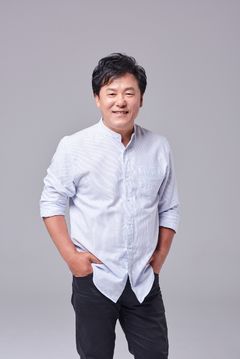 '37년 만의 신보' 구창모, 시간의 나이테를 뚫고 비상하는 청춘의 미성