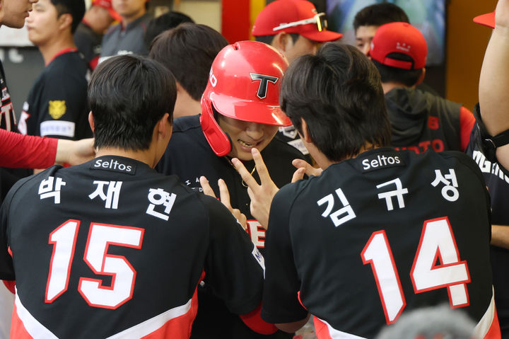 KIA와 KT, 각각 SSG와 LG를 상대로 역전승과 연승 기록