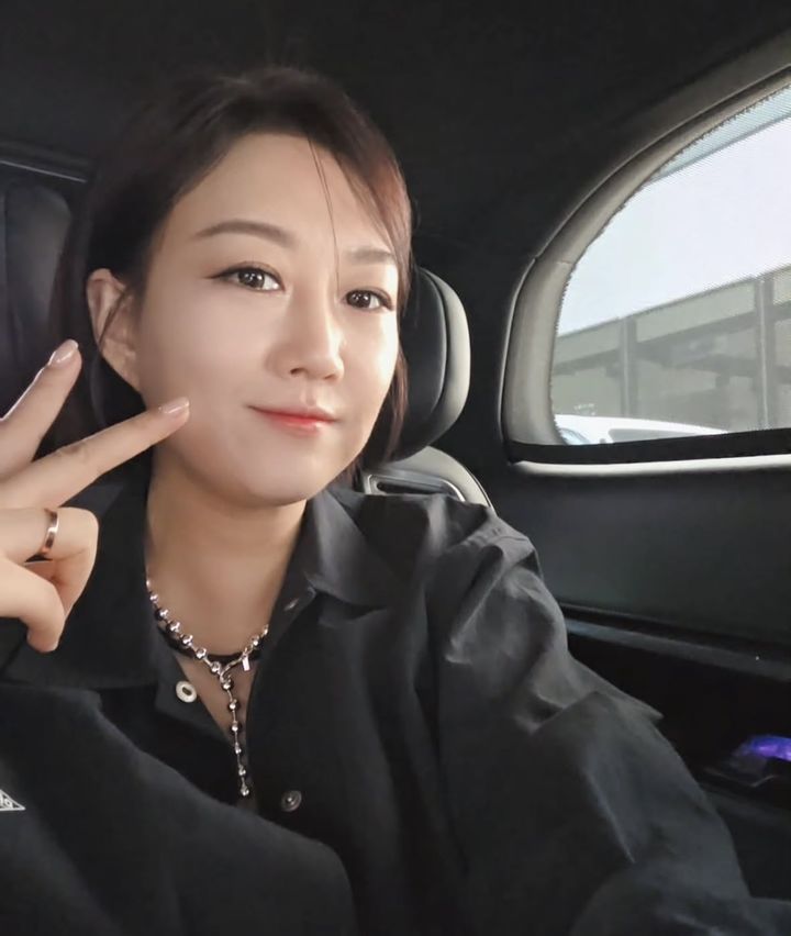 장윤정, 모친 논란 후 결국 떠난다 "혼자 조용히 쉴 수 있는…"
