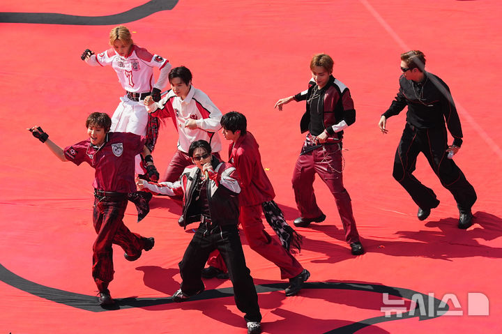 전 세계 월드컵 축구 팬 사로잡은 BTS