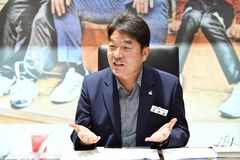 [인터뷰]장준용 동래구청장 "윗돌 빼 아랫돌 고이기"…북항 돔구장 반대