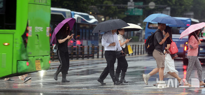 출근길 우산 챙기세요…수도권 최대 150㎜ '물폭탄'[오늘날씨]