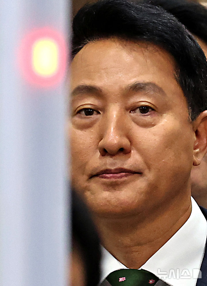 "납득 안돼" 오세훈, 여론조사비 대납 의혹 1심 벌금 1000만원 [뉴시스Pic]