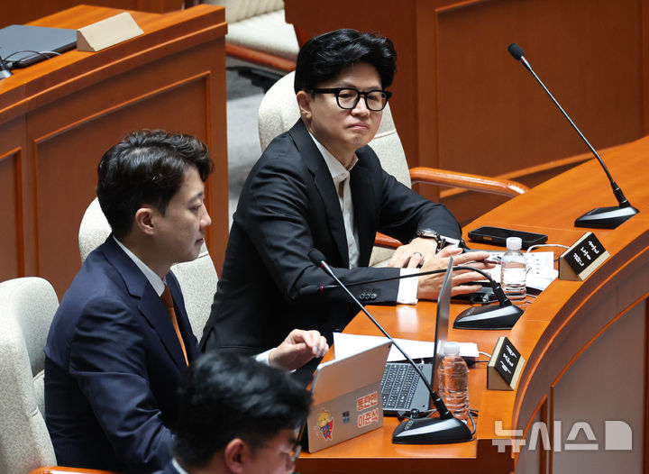 오세훈 2심 무죄에…한동훈 "與 압박에 굴하지 않아 다행" 이준석 "'공익 제보' 탈 씌운 정치 공세"