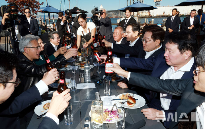 이재명 대통령, 글로벌 AI 리더들과 '맥주 회동' [뉴시스Pic]