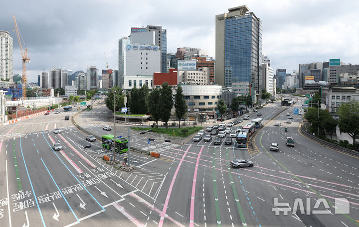 본격 휴가철 시작…서울 도심 한산, 관광 도시는 북적[뉴시스Pic]