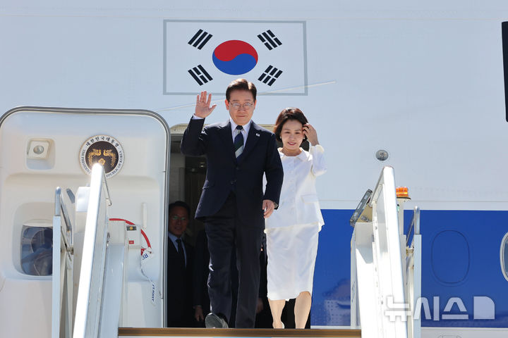 이재명 대통령 브라질 국빈방문, 공군 차기 대형수송기 C-390 시찰 [뉴시스Pic]