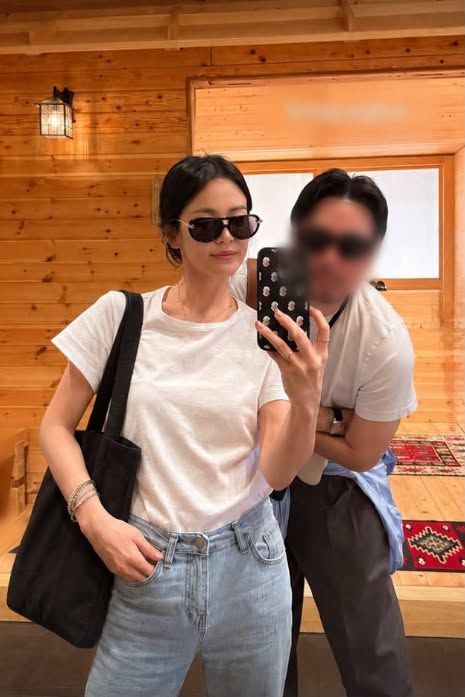 송혜교, 흰 티에 청바지만 입었는데…독보적 분위기