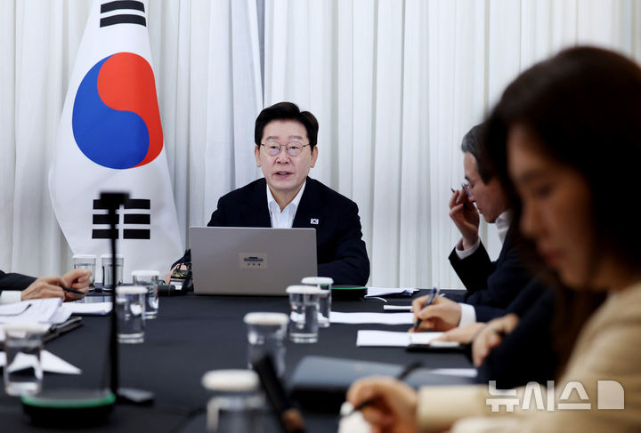 이재명 대통령, 남미 순방중 화상 수석보좌관 회의 주재 [뉴시스Pic]
