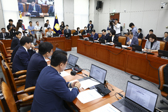 국회 운영소위, 與주도 '패스트트랙 심사 기간 단축' 국회법 통과