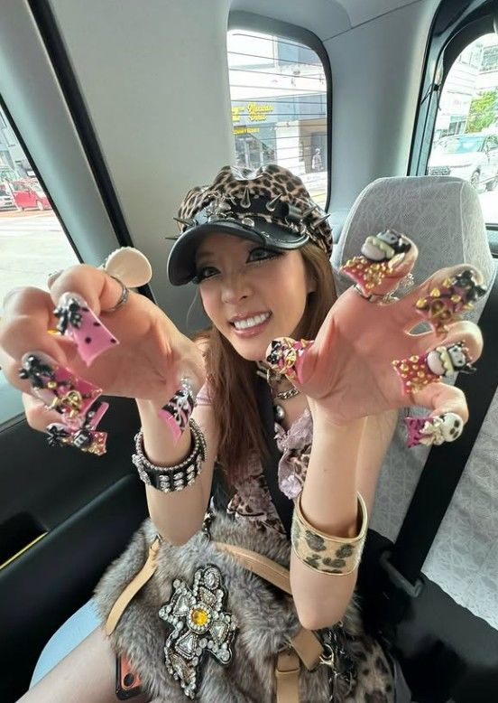 42세 산다라박, 몰라보게 변신…파격 갸루 메이크업