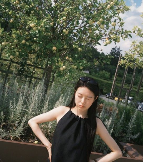 '7㎏' 감량 조혜정, 또 살 빠졌나…홀터넥 입고 드러낸 '뼈말라' 몸매