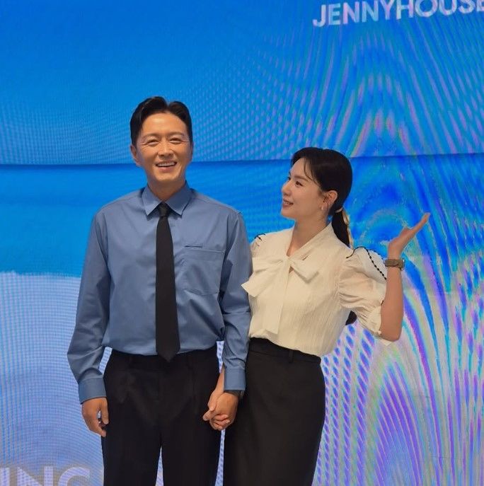 '이숙캠 하차 통보' 진태현, 3개월 만에 새 MC…아내 박시은과 동반