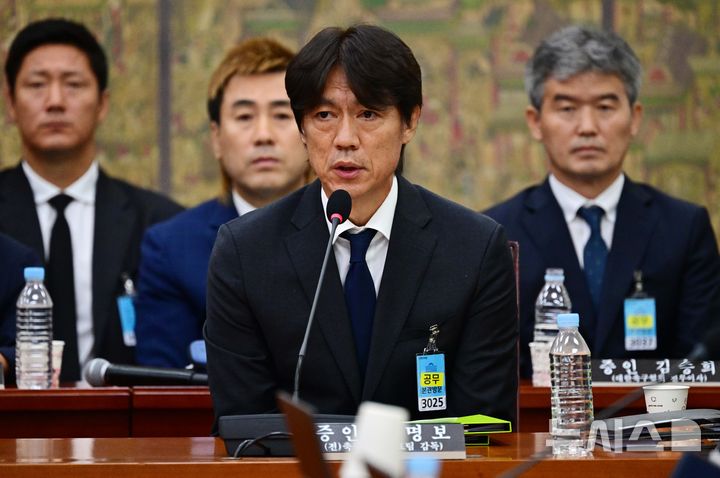 홍명보, 경찰에 "감독 선임 당시 정몽규와 연락 안해"…의혹 부인