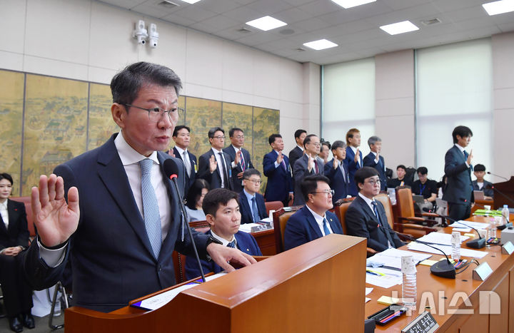 축구협회 청문회와 프로야구의 뜨거운 경쟁