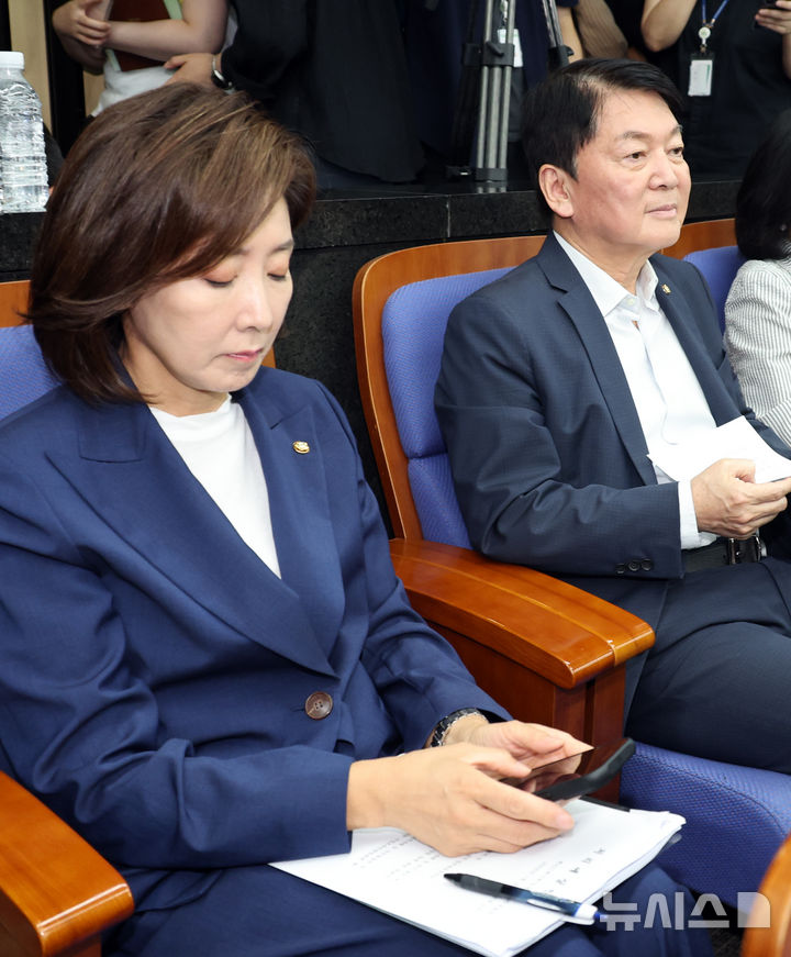 나경원·안철수 "솔리다임 IPO 중단 다행…李 정부는 침묵"