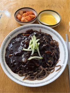 "옆 테이블서 몰래 밥값 내줘"…쌍둥이 임산부 울린 짜장면 한 그릇