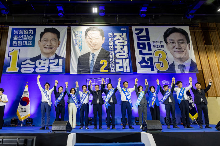 정청래, 부·울·경 승리로 박빙 역전…충청 합해 鄭 45.51% 金 44.52%(종합2보)