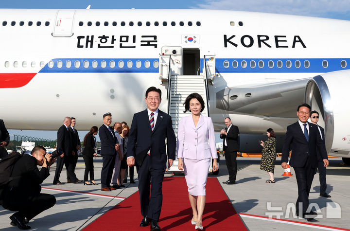이 대통령, 독일 프랑크푸르트 도착…동포 오찬간담회로 순방 마무리