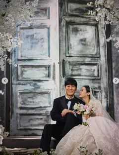 조여정, 새 신부 됐다…순백의 웨딩드레스 자태