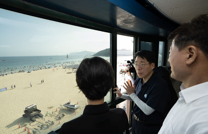 해운대 찾은 황종우 장관 