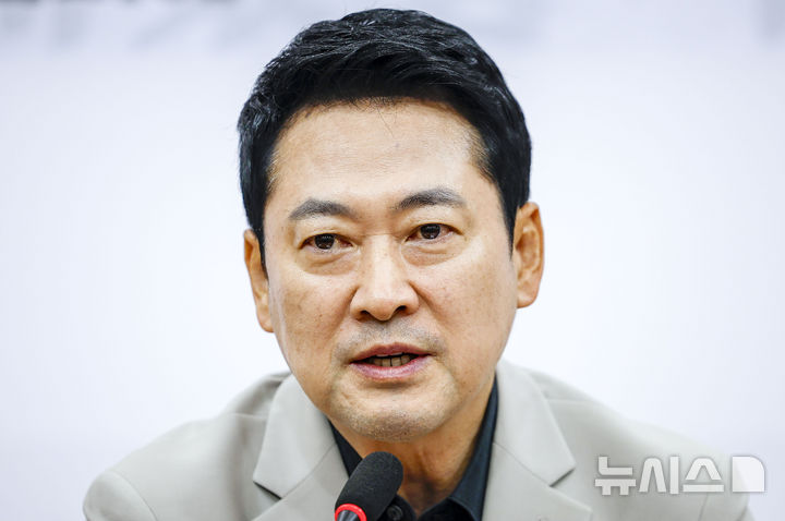 장동혁 "형사소송법 개정안은 李 대통령 포함 범죄자에게 만 더 좋은 법" [뉴시스Pic]