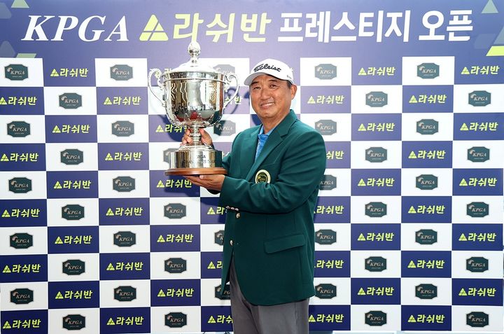 폭염 속 스포츠 일정 조정과 선수들의 새로운 도전