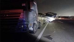 고속도로서 화물차 낙하물, 들이받은 승합차 동승자 사망