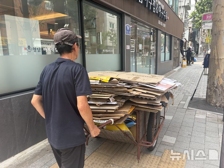 폭염에도 리어카…폐지 159㎏ 모아 받은 돈은 6000원