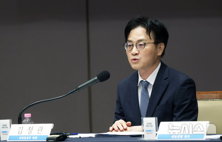 산업장관 "주52시간, 일하려는 의지 막아선 안돼…'N% 성과급' 반대"(종합)