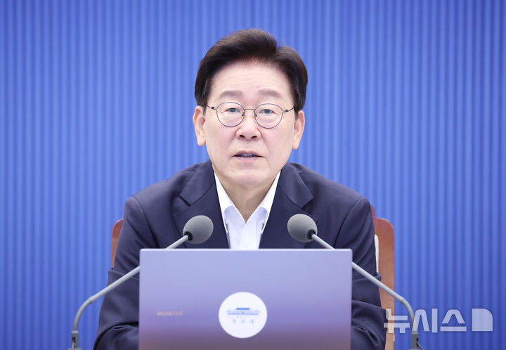 이 대통령, '청년 대책 속도 높여야…폭염 문제도 총력 대응' [뉴시스Pic]