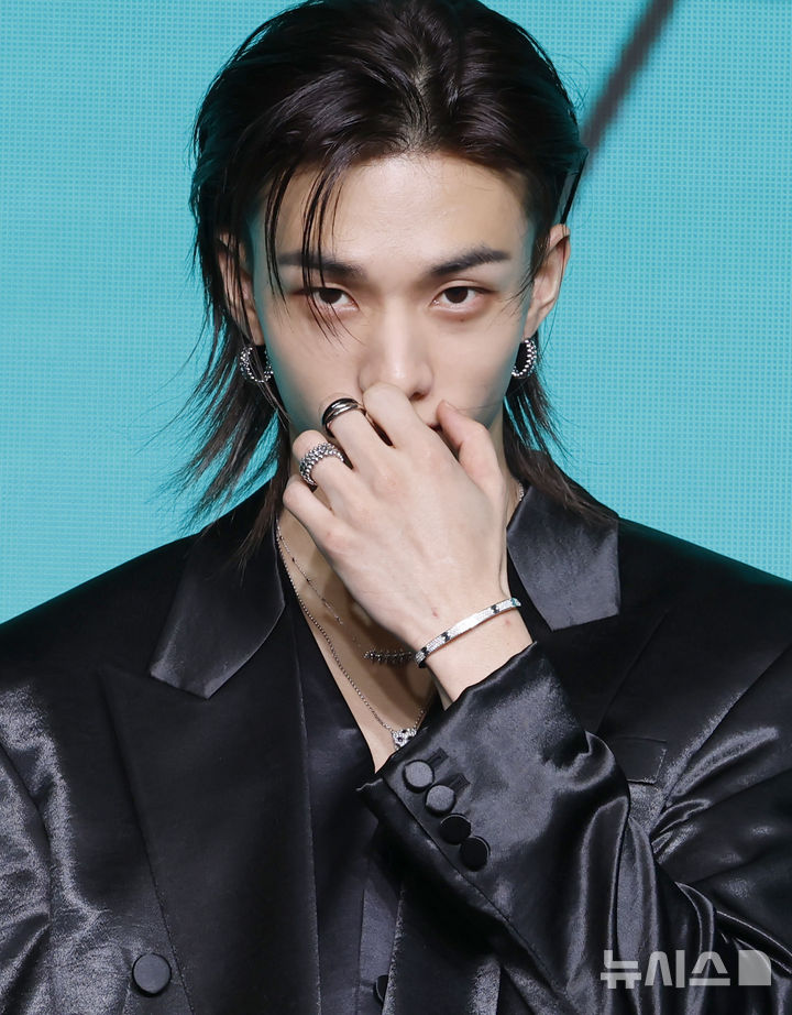 현진의 눈빛