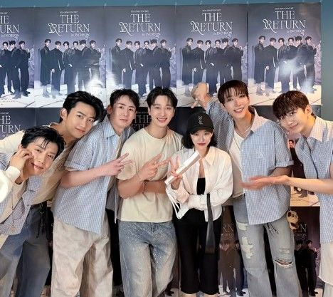 브아걸 가인, 2PM 6명 사이에 쏙…여전히 끈끈한 2세대 아이돌 우정