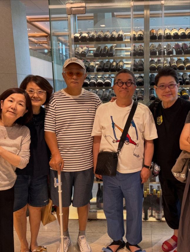 시각장애 4급 판정 송승환, 지팡이 짚고 외출