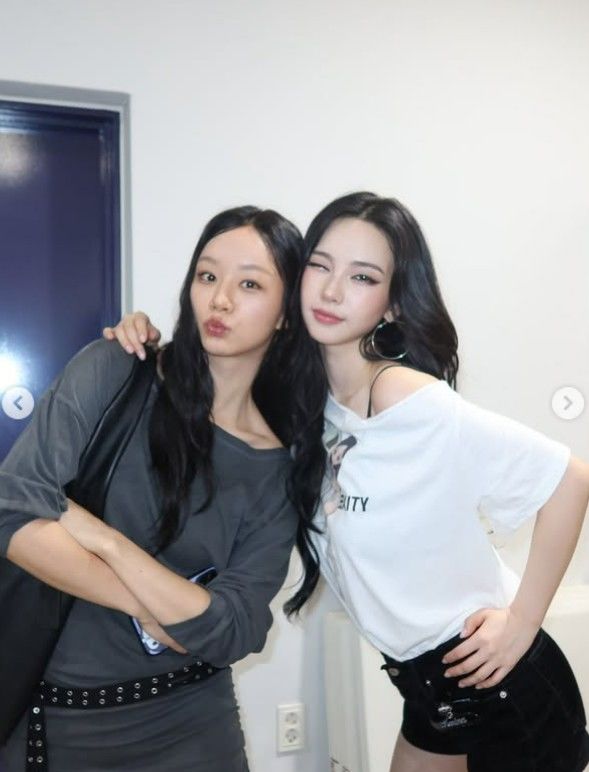 혜리, 에스파 카리나와 다정 투샷…청순함과 화려함 상반 매력