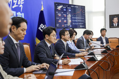 與 "형소법 개정안 후속작업 신속 추진…사회적약자 등 권익강화 TF 곧 첫 회의"